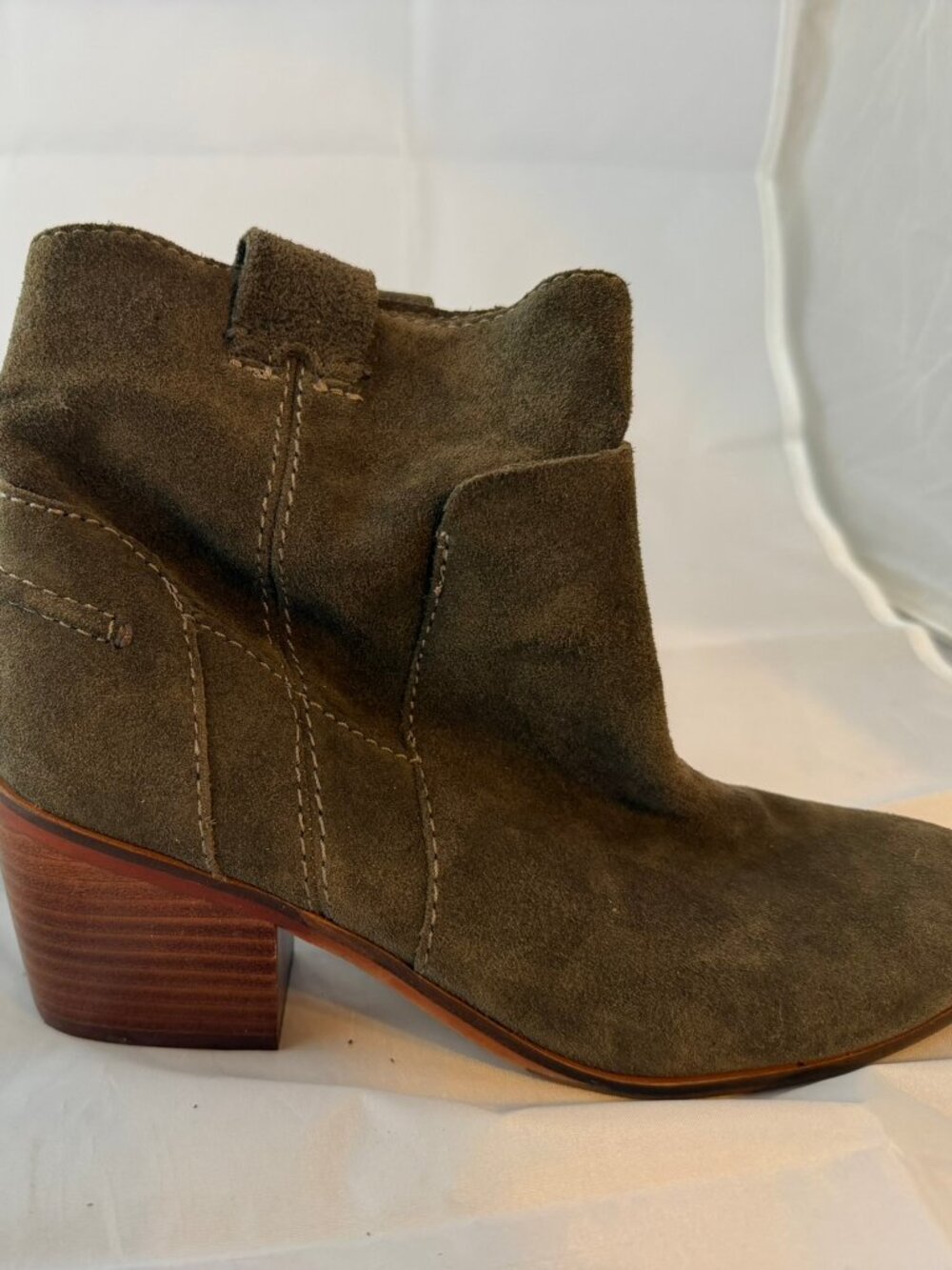 Vince Camuto  Maves Olive Green Suede Ankle Bootie Women Size 7.5  NEW